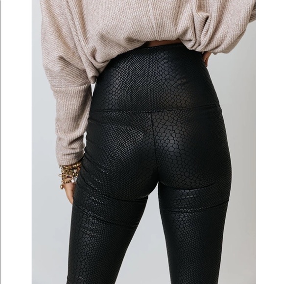 Snake print High waisted pleather leggings - Picture 8 of 11